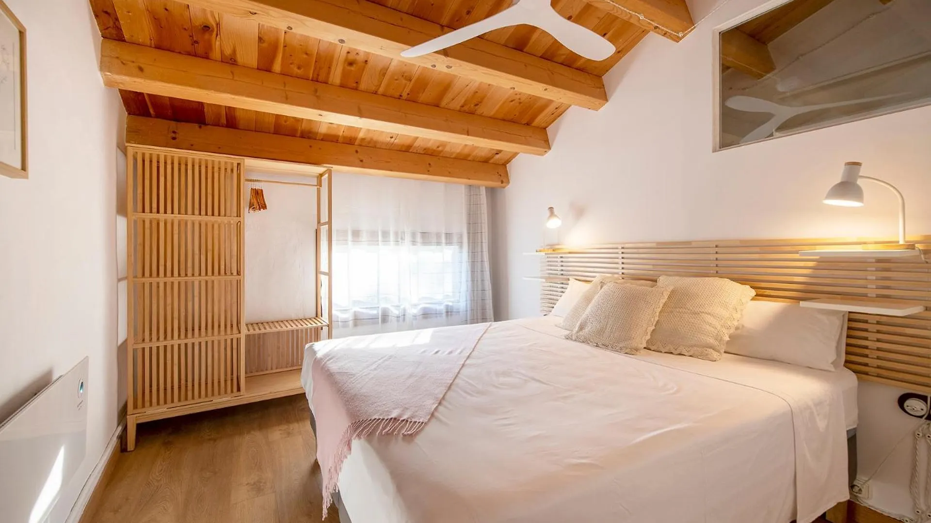 L'Altell Villa Montagut 0*,  Spain